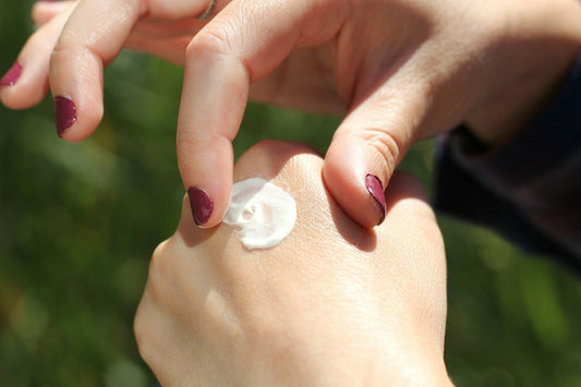 CBD Cream for Summer Joint Comfort in Toronto: Timing, Sunscreen, Reapply - Curelux Wellness