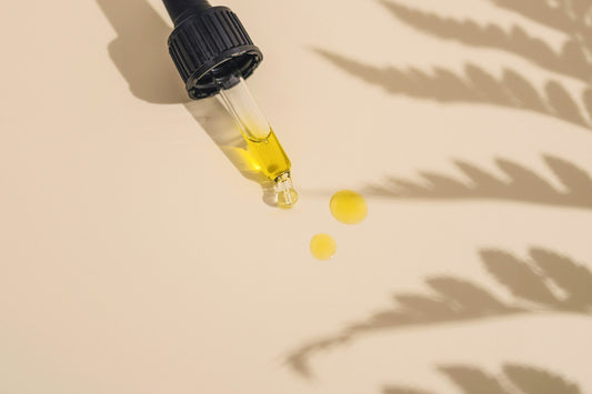 Choosing CBD Oil in Toronto for Commute and Desk-Life Pain - Curelux Wellness